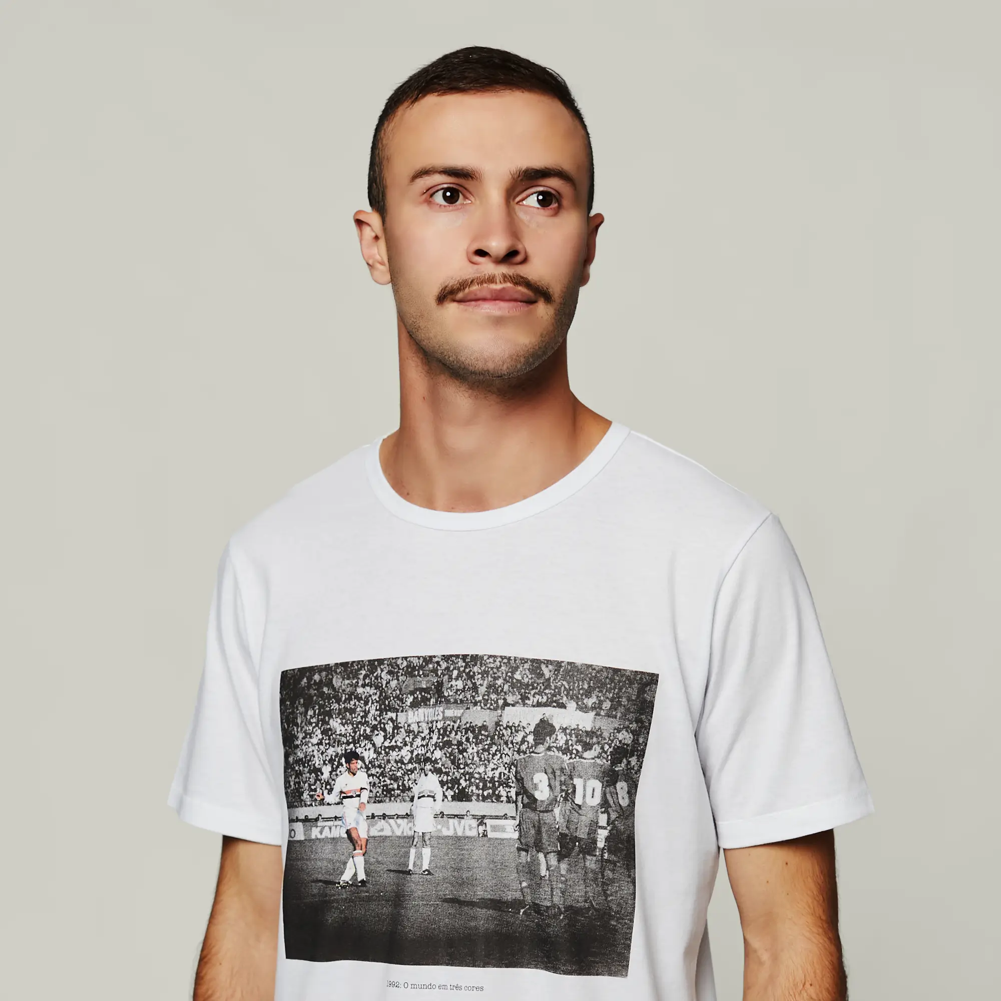 camiseta-camiseta-o-mundo-em-tres-cores-5 Camiseta camiseta o mundo em tres cores