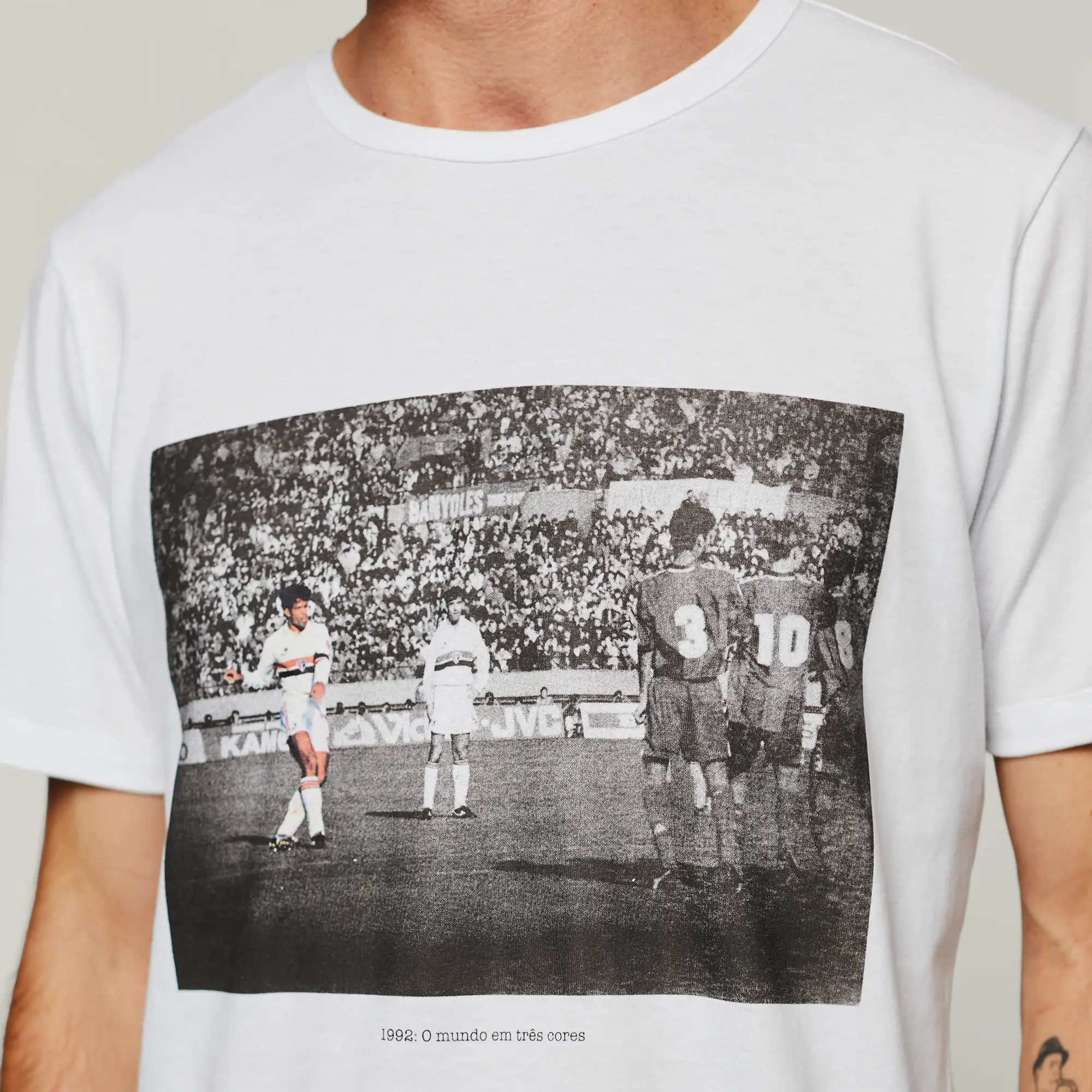 camiseta-camiseta-o-mundo-em-tres-cores-6 Camiseta camiseta o mundo em tres cores